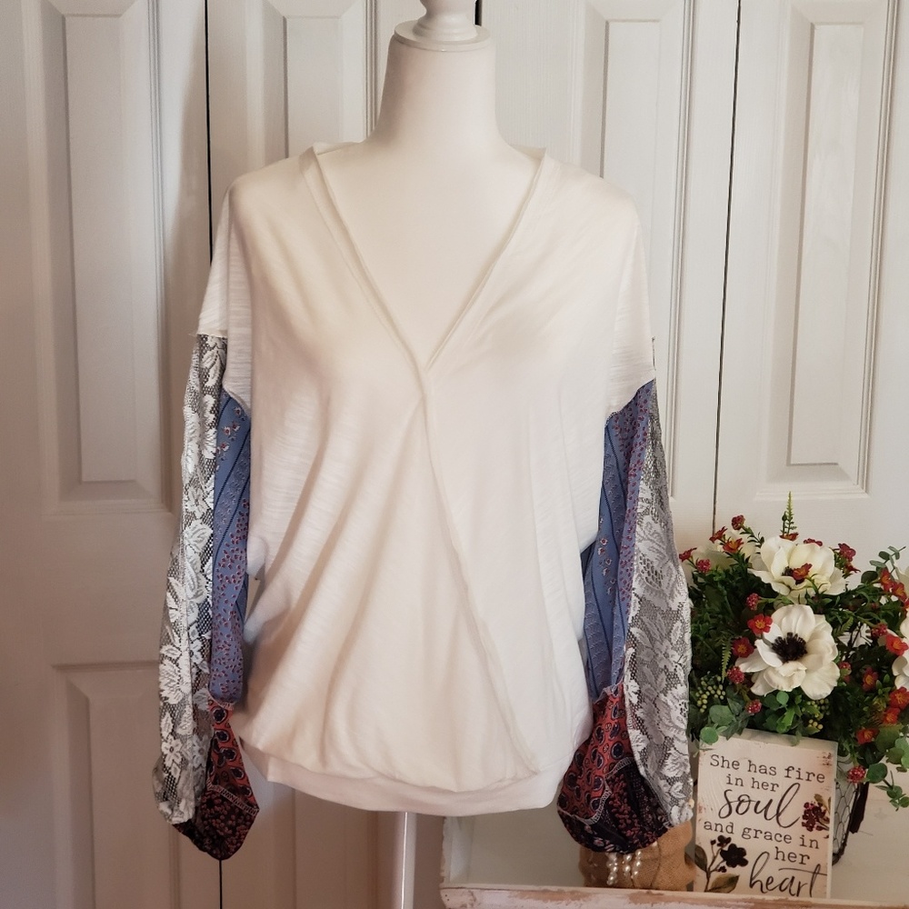 *ONLY 1 LEFT*Umgee Puff SleeveV-neck Crossbody Top